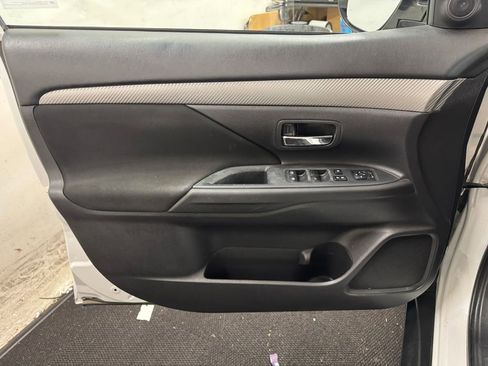 Used 2018 Mitsubishi Outlander ES image 13