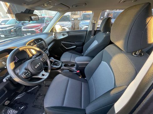 Used 2025 Kia Soul LX w/ LX Technology Package image 24