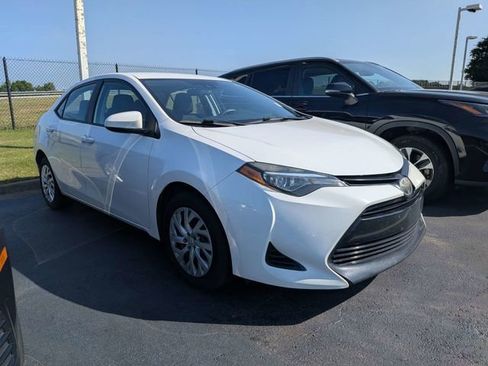 Used 2019 Toyota Corolla LE FWD image 2