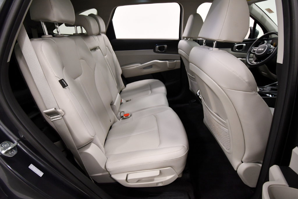 Certified 2024 Kia Sorento S w/ Panoramic Sunroof Package AWD/4WD image 18