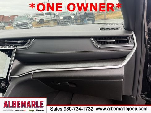 Used 2024 Jeep Grand Cherokee L Altitude image 33