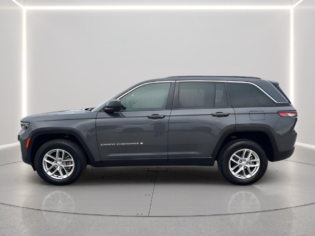 Used 2025 Jeep Grand Cherokee Laredo X RWD image 8