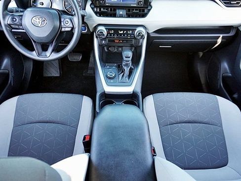 Used 2021 Toyota RAV4 XLE AWD/4WD image 22