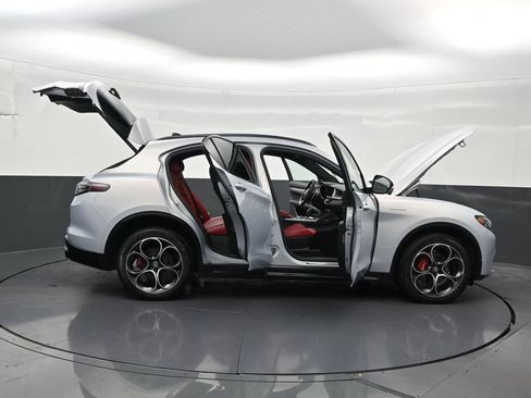 Used 2025 Alfa Romeo Stelvio Sprint w/ Veloce Package AWD/4WD image 32