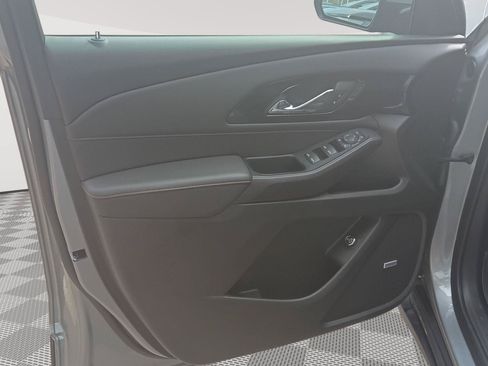 Used 2024 Chevrolet Traverse RS FWD image 8