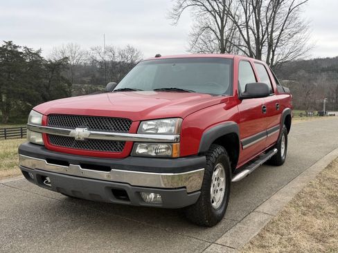 Used 2004 Chevrolet Avalanche Z66 w/ Preferred Equipment Group image 3