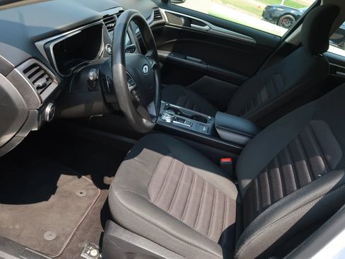 Used 2019 Ford Fusion SE FWD image 16