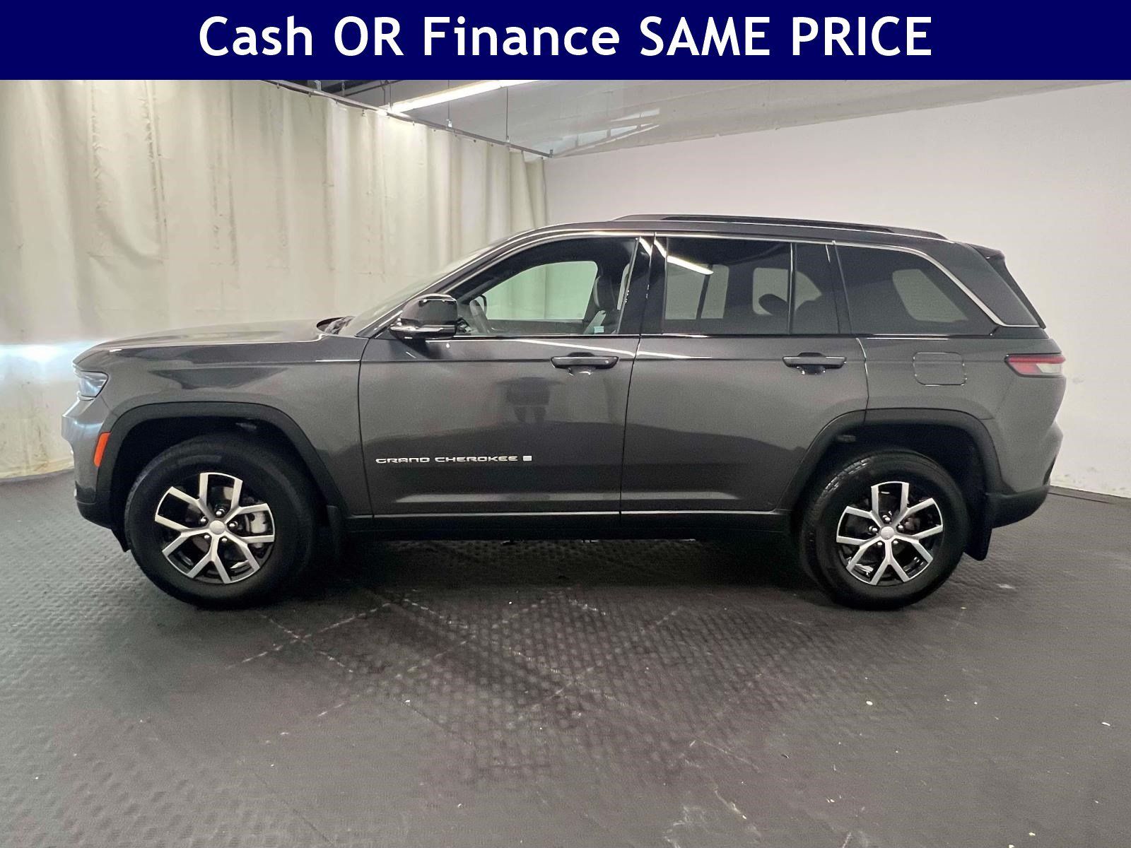 Used 2025 Jeep Grand Cherokee Limited w/ MOPAR Finishing Package AWD/4WD image 9