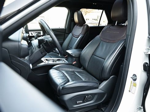 Used 2020 Ford Explorer Platinum w/ Premium Technology Package image 20