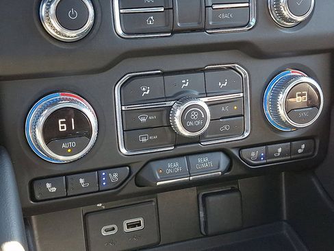 Used 2021 GMC Yukon AT4 w/ Rear Media and Nav Package AWD/4WD image 15