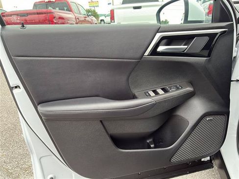 Used 2025 Mitsubishi Outlander SE FWD image 29