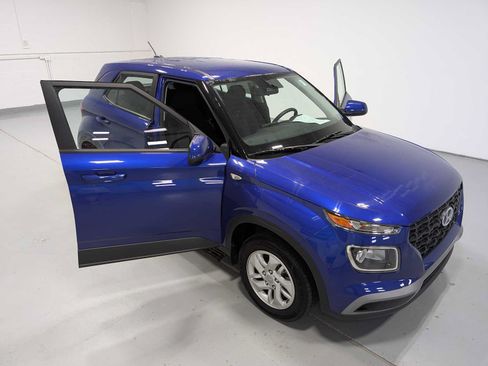 Used 2023 Hyundai Venue SE FWD image 16