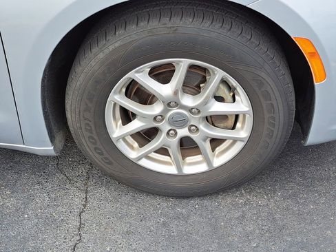 Used 2023 Chrysler Pacifica Touring-L FWD image 7