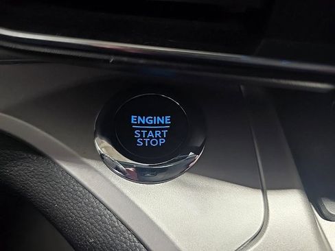 Used 2022 Ford Explorer XLT w/ Equipment Group 202A image 17