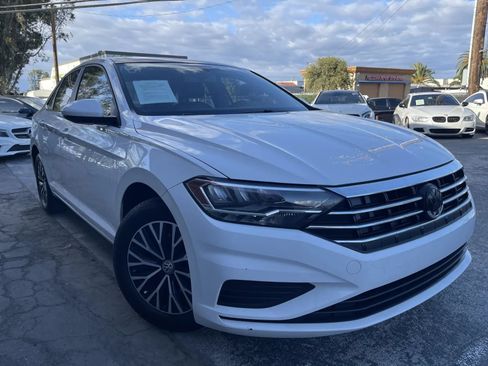 Used 2019 Volkswagen Jetta SE FWD image 3