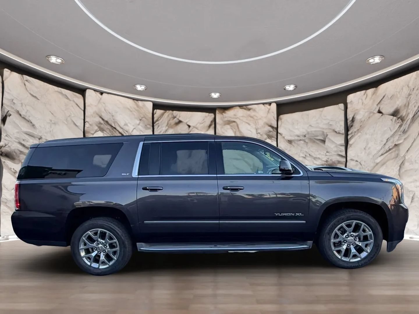 Used 2017 GMC Yukon XL SLT w/ Open Road Package AWD/4WD image 4