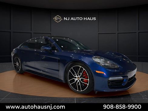 Used 2021 Porsche Panamera GTS w/ Premium Package image 10