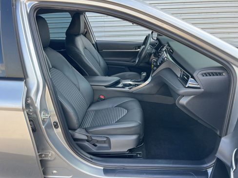 Used 2020 Toyota Camry SE FWD image 31