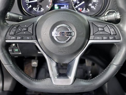 Used 2018 Nissan Rogue SV image 14
