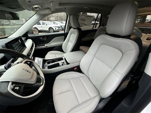New 2026 Lincoln Aviator Premiere image 11