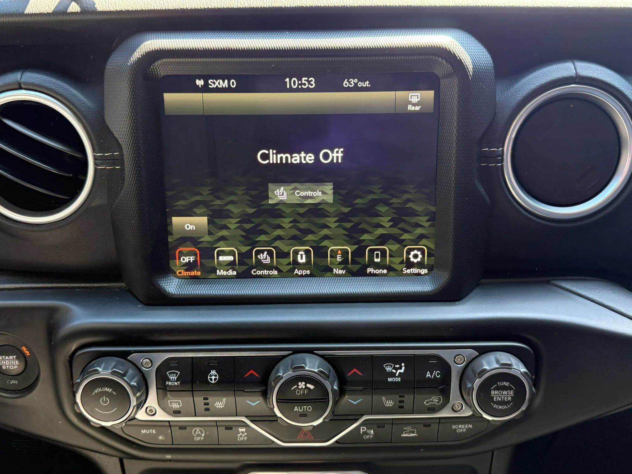 Used 2021 Jeep Gladiator Overland w/ Popular Equipment Package AWD/4WD image 17