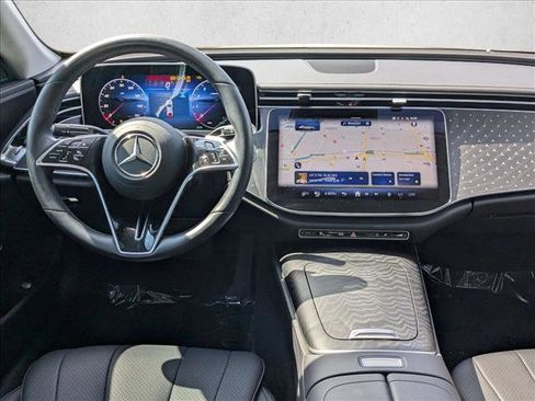 Used 2025 Mercedes-Benz E 350 4MATIC Sedan image 19