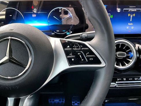 Used 2025 Mercedes-Benz GLB 250 image 25