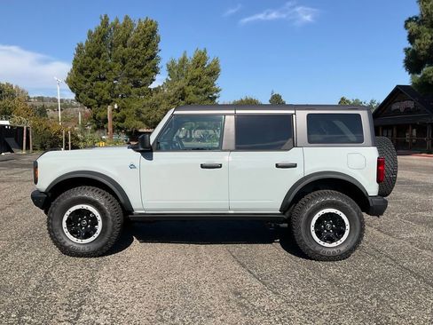 Certified 2024 Ford Bronco Black Diamond w/ Sasquatch Package image 3