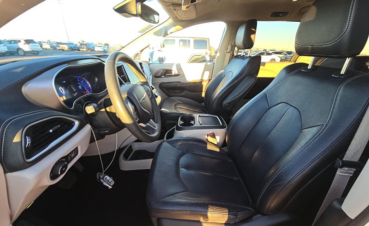 Used 2022 Chrysler Pacifica Touring-L FWD image 7