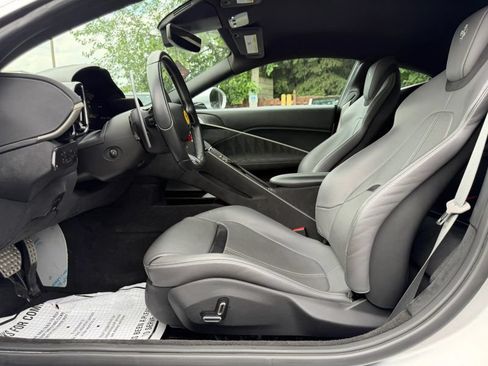 Used 2021 Ferrari Roma RWD image 15