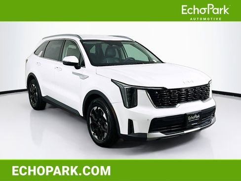 Used 2024 Kia Sorento S image 1