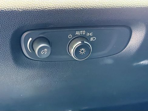 Used 2022 Chevrolet Traverse LT FWD image 8
