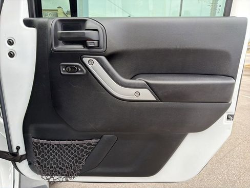 Used 2017 Jeep Wrangler Unlimited Sahara w/ Dual Top Group image 27