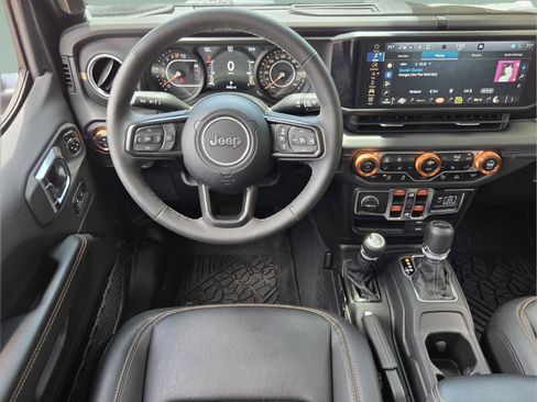 Used 2025 Jeep Gladiator Sport AWD/4WD image 13