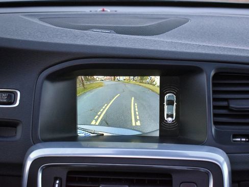 Used 2016 Volvo S60 T5 R-Design image 28