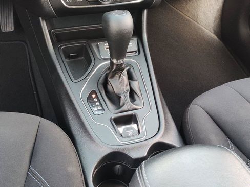 Used 2020 Jeep Cherokee Latitude FWD image 20