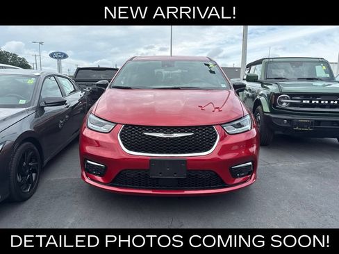 Used 2026 Chrysler Pacifica Select AWD/4WD image 2