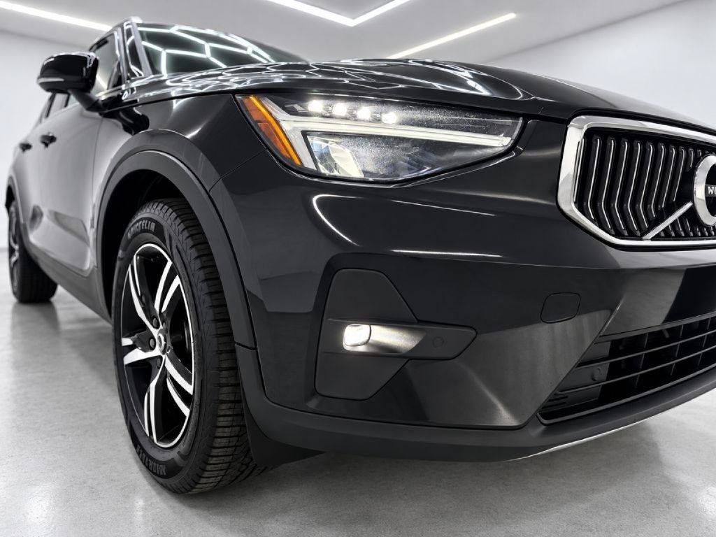 Used 2023 Volvo XC40 B5 Plus AWD/4WD image 38