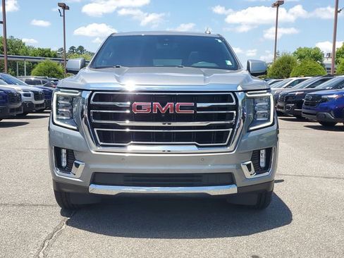 Used 2023 GMC Yukon XL SLT w/ SLT Premium Package AWD/4WD image 2