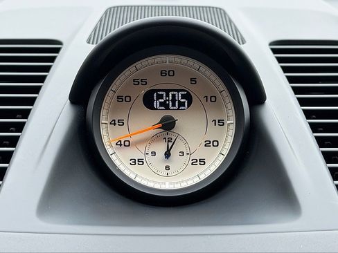 Used 2018 Porsche 911 GT2 RS image 13