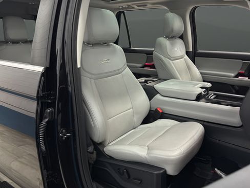 Used 2025 Ford Expedition Platinum AWD/4WD image 24
