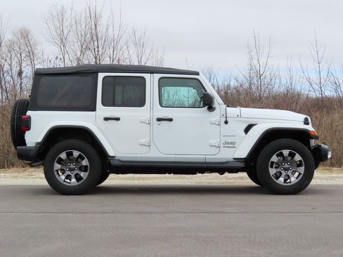 Used 2020 Jeep Wrangler Unlimited Sahara image 2
