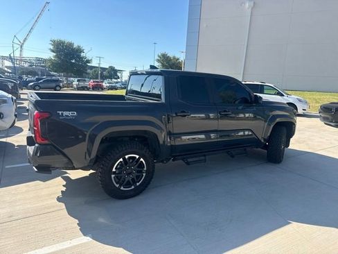 Used 2025 Toyota Tacoma TRD Sport AWD/4WD image 3