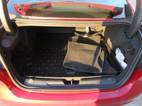 Used 2019 Jaguar XE Landmark Edition image 6