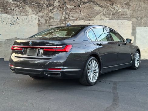 Used 2022 BMW 740i RWD image 4