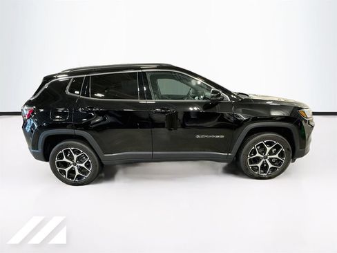 Used 2025 Jeep Compass Limited AWD/4WD image 4