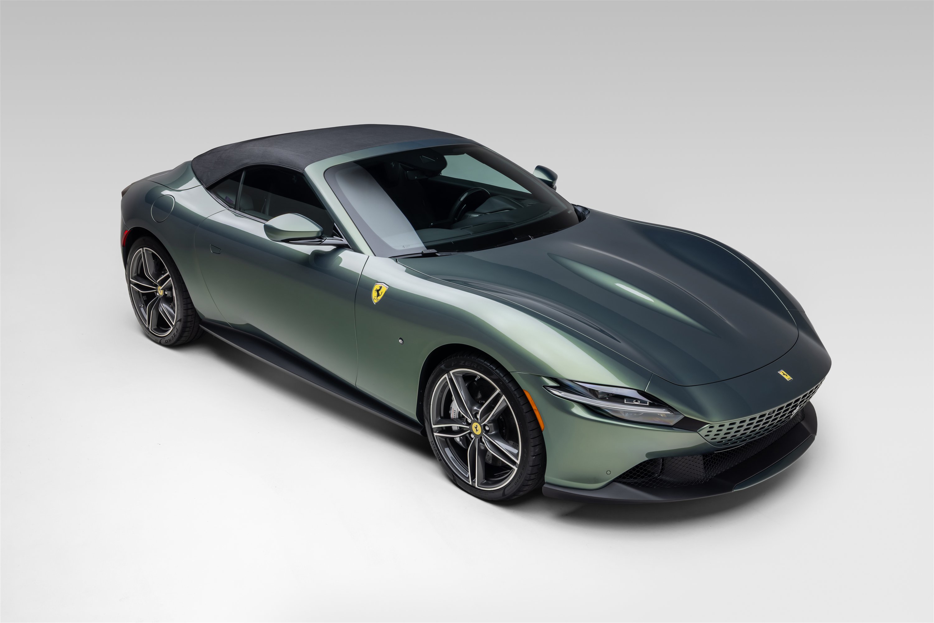 Certified 2026 Ferrari Roma Spider RWD image 15