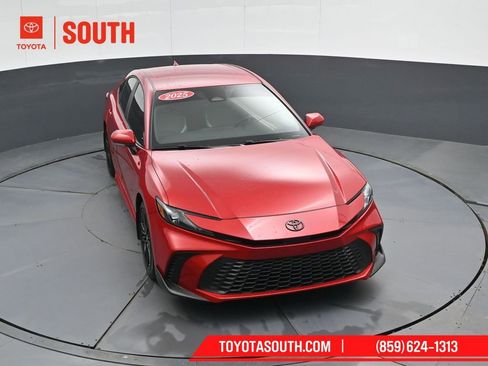 Used 2025 Toyota Camry SE image 51