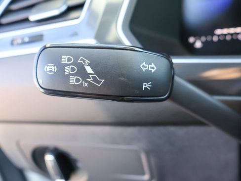 Used 2024 Volkswagen Tiguan SE w/ Panoramic Sunroof Package FWD image 47