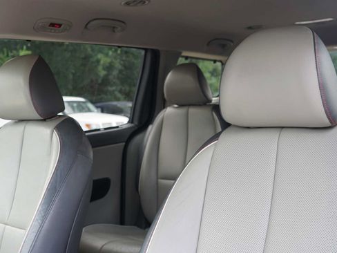 Used 2016 Kia Sedona EX FWD image 10